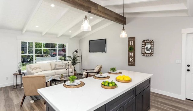 Lux Pool Oasis, 3BR,Chic Kitchen