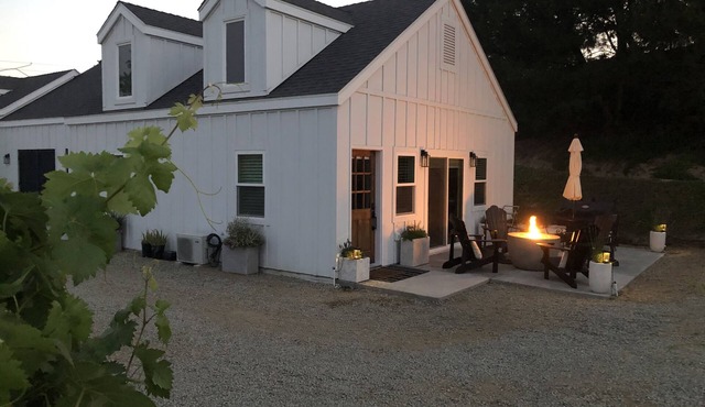 Lux Vineyard Escapes-Stylish Modern Bunkhouse