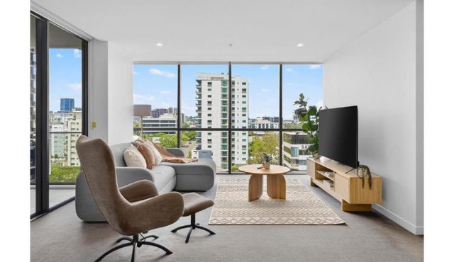 Luxe 2Bd with City Views Sleeps 6 Pool Balcony Car Park Walk To Suncorp