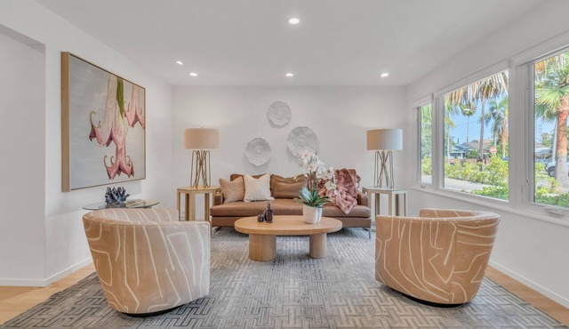 Luxe cottage in prime tropical North Park setting