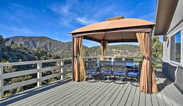 Luxe Escape w/Decks, Mtn Views, Game Room!