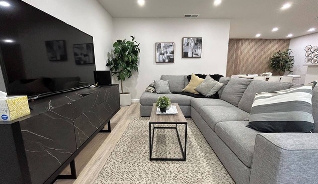 LUXOStays | Spacious Getaway Near Six Flags & Napa Valley