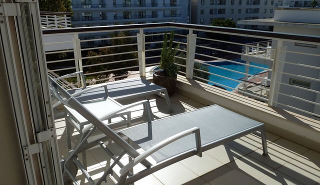 Luxury 1 Bed apartment with WiFi and 2 pool passes