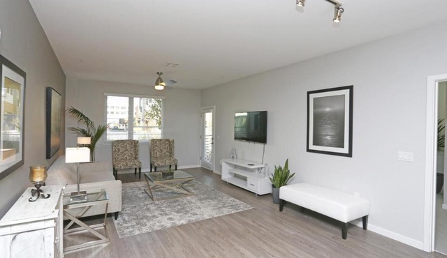 Luxury Condos at Anton Menlo w Pool & Amenities