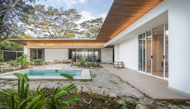Luxury Villa close to the beach with broad outdoor and garden space