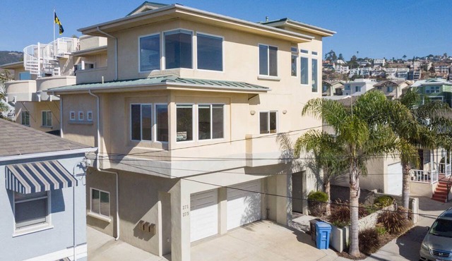 Luxury Downtown Ocean View Condo. Steps to the Sand!