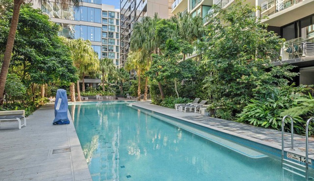 Luxury Inner-City Apartment w/Pool & Gym