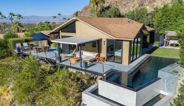 Luxury Meets Nature in Scenic Palm Springs