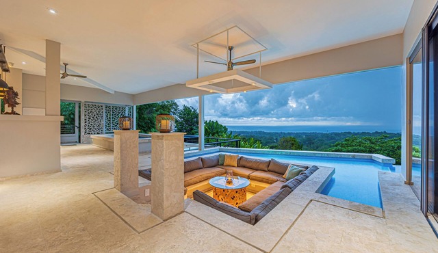 Luxury Ocean-View Villa 6 bdrm Sleeps 14 Infinity Pool, Spa, Gameroom & Full A/C