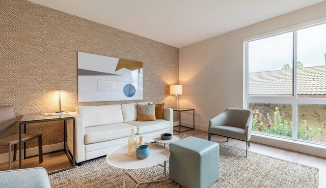 Luxury One Bedroom with Full-Service Amenities