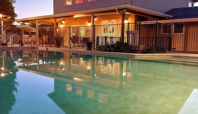 Luxury Orchard Estate Retreat – Private Wings Fast Wi-Fi Convenient Location