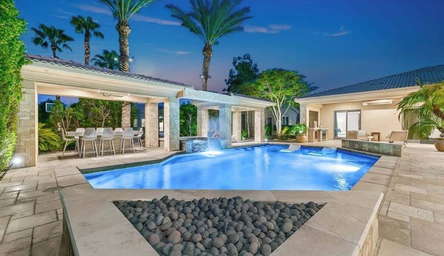 Luxury Palm Paradise