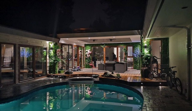 Luxury Pool House Getaway Beachside ResortLike