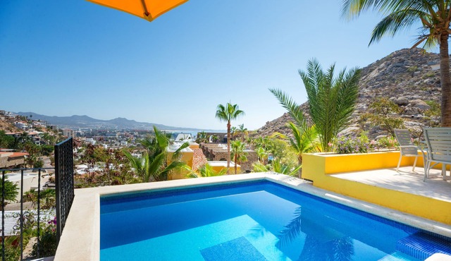Luxury Private Villa- Walk to Town, Pedregal, WiFi.