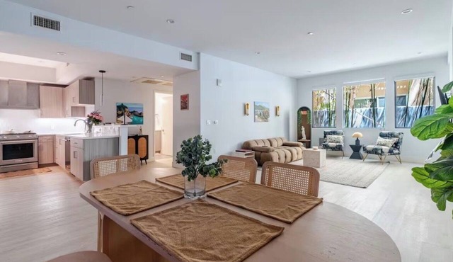 Luxury Retreat Near Beverly Hills — EV Parking + King Bed