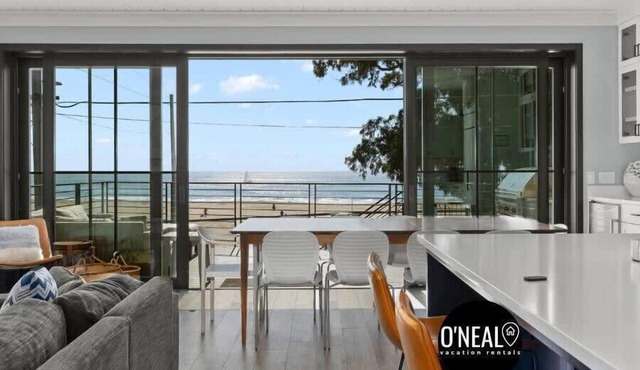 Luxury Twin Lakes Beachhouse