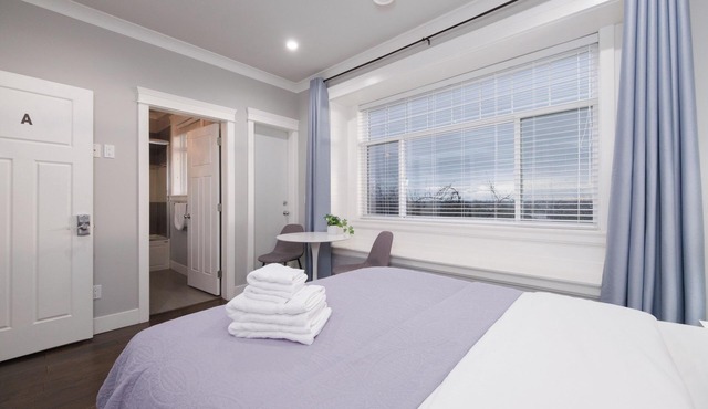 Luxury Vancouver 5BR Stay | Near Downtown & YVR