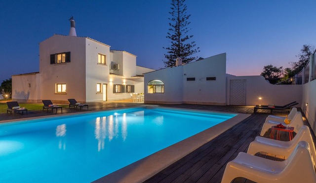Luxury Villa with Heatable Pool and BBQ