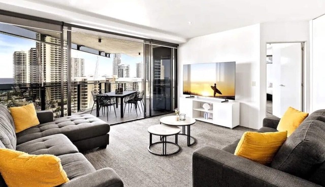 mantra circle on cavill level ocean and river veiw amazing veiws & city centre