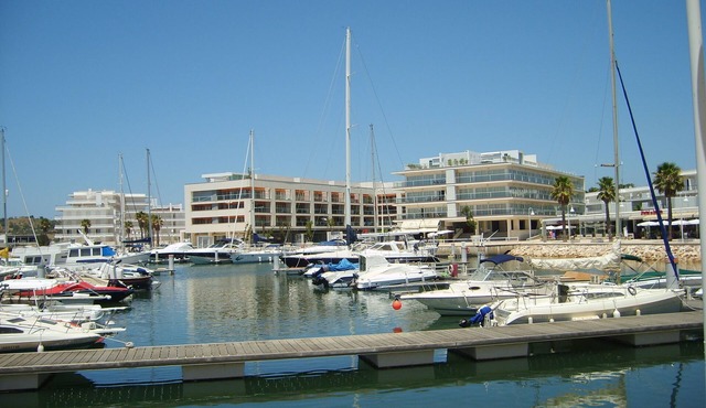 Marina De Lagos - 2 Bedroom Apartment, Air Con, Wifi, Free Pool Access -Sleeps 4