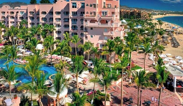 MASTER Suite Sleeps 6 Resort and Spa in Cabo with amazing pool and beach access.