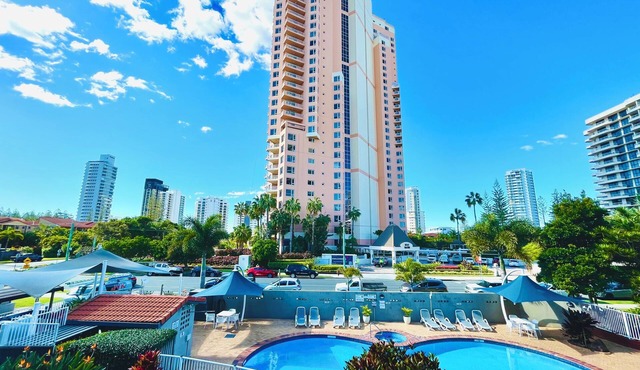 Mattys BNB by the Beach 2 Bed/2 Bath apt With Pool, spa & Free Parking