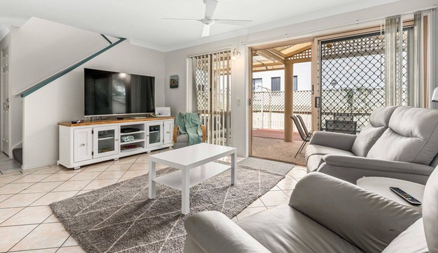 "McNaughton Townhouse" - Redcliffe Q 4020