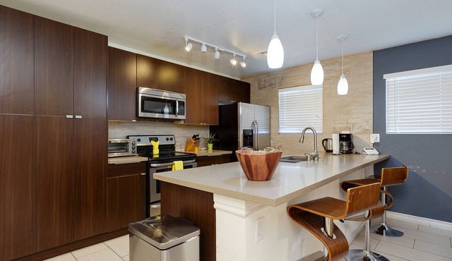 Mid-Century Modern Desert Oasis