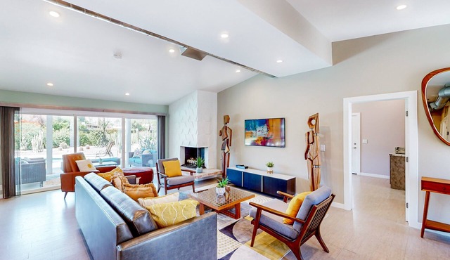 Mid-century modern retreat with pool/spa & firepit - golf & mtn views