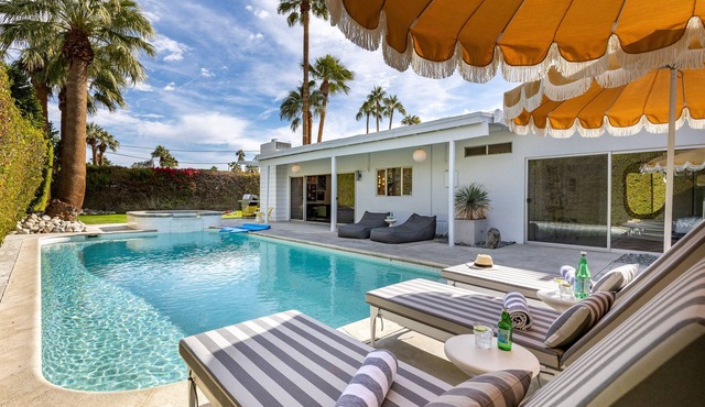 Mid Century Mood House – Sunmor Alexander Home