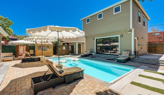 Midtown Reno Walkable Retreat Shared Backyard &Pool Access + Private Garage