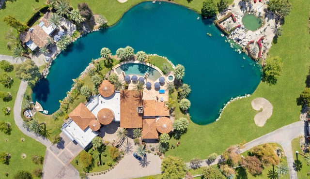Mirabella by AvantStay | Private Lake + Kayaks & Paddle Boating!