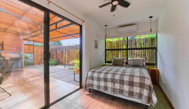 Modern villa w/A/C & kitchen 500m from the sea
