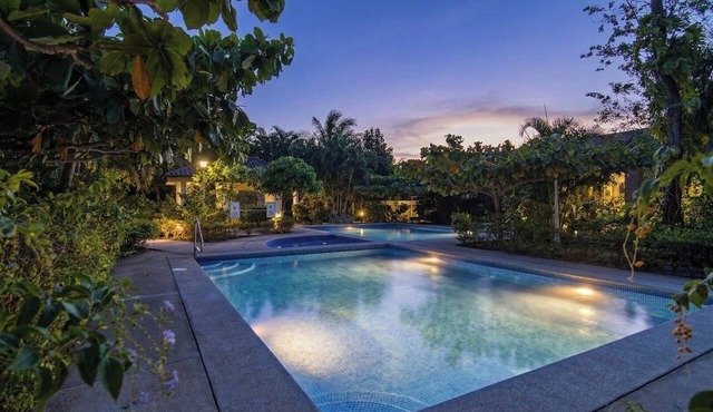 Modern 1BR: 3 Pools, Walk to Beach, 24/7 Security