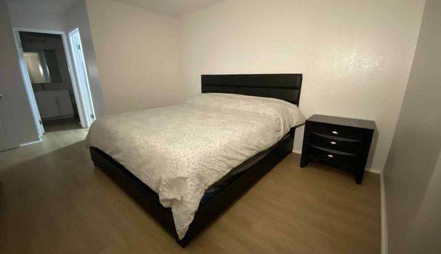 Modern 2-Bedroom Condo in San Diego with AC – Perfect for Vacation or Long Stays