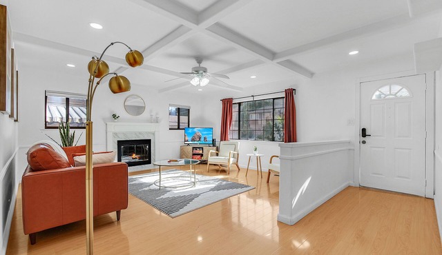 Modern 4 Bedroom Vacation home @ Castro Valley, King or Queen for all