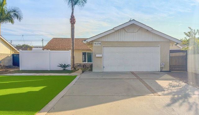 Modern 4BR Family Home Fast WiFi & Free Parking