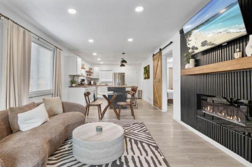 Modern Cozy Cottage Near Redwoods & Pristine Beaches