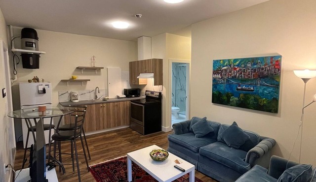 Modern & Cozy Stay | Self Check-In | Free Parking