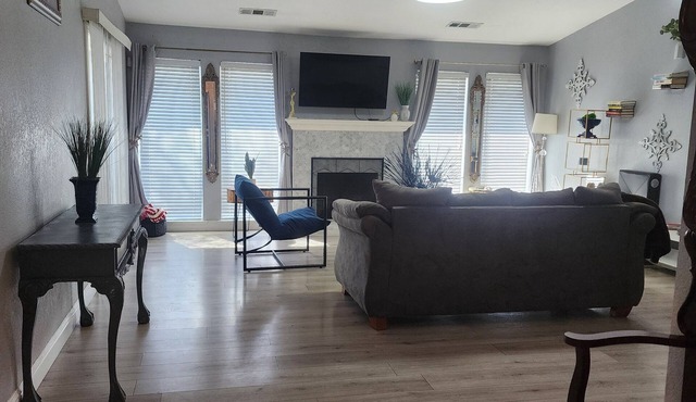Modern Farmhouse style 3-bedroom house with EV charger/WiFi in welcoming Tulare