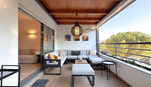 Modern flat in gated complex with pool
