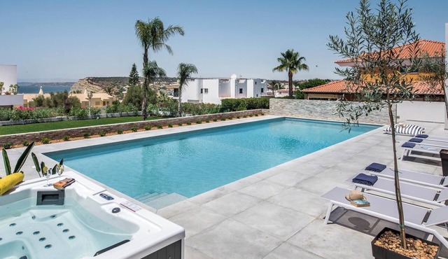 Modern Luxury Algarve Villa near Lagos Close to Beach with Pool