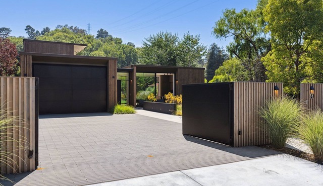Modern NorCal Retreat - Courtyard, Spa, Family and Team Getaways Near Everything