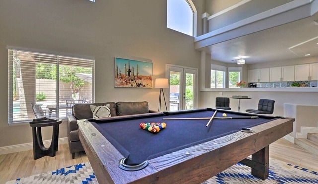 Modern Spacious Open 5BR Family Retreat w/Pool, Game Room + Prime Gilbert Locat in Gilbert