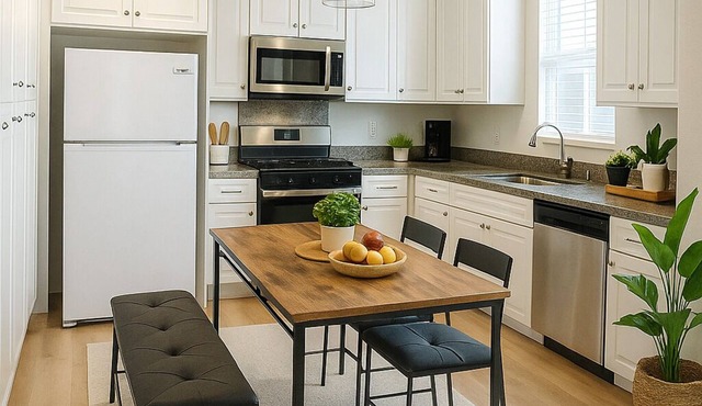 Modern Townhome near Ontario Airport Private Patio Garage Family Friendly