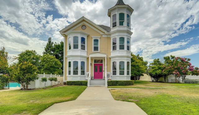 Modesto Mansion on 2 Acres - Great for Families!