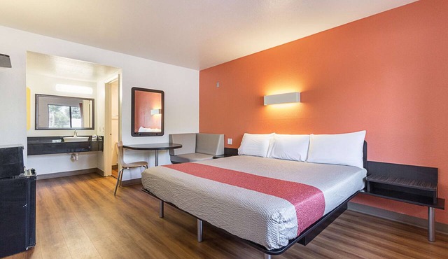 Motel 6 Fresno, CA