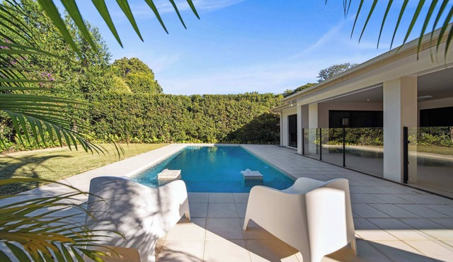 Mountaintop Pool Retreat: The Ideal Family Escape