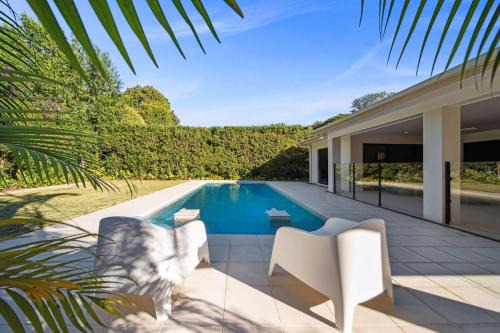 Mountaintop Pool Retreat - The Ideal Family Escape