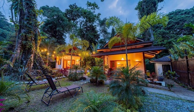 Namu Bungalows: 300 m from the beach, private pool